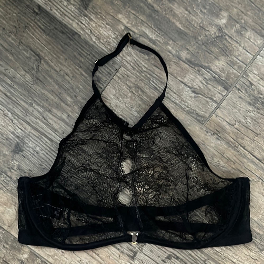 Victoria’s Secret Very Sexy High Neck Keyhole Halter underwire Bra